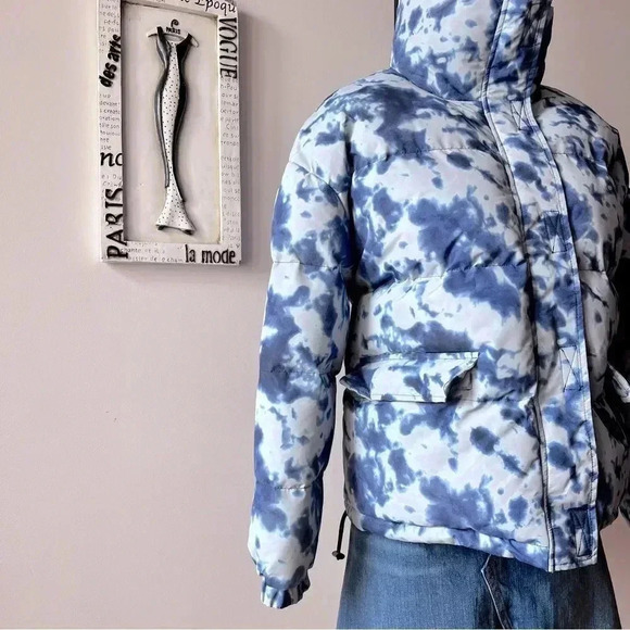 Missguided Women’s Blue Tie Dye Short Puffer Coat Size 2 - Picture 3 of 15